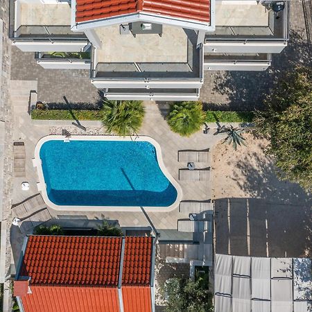 Villa Em มาคาร์สกา ภายนอก รูปภาพ