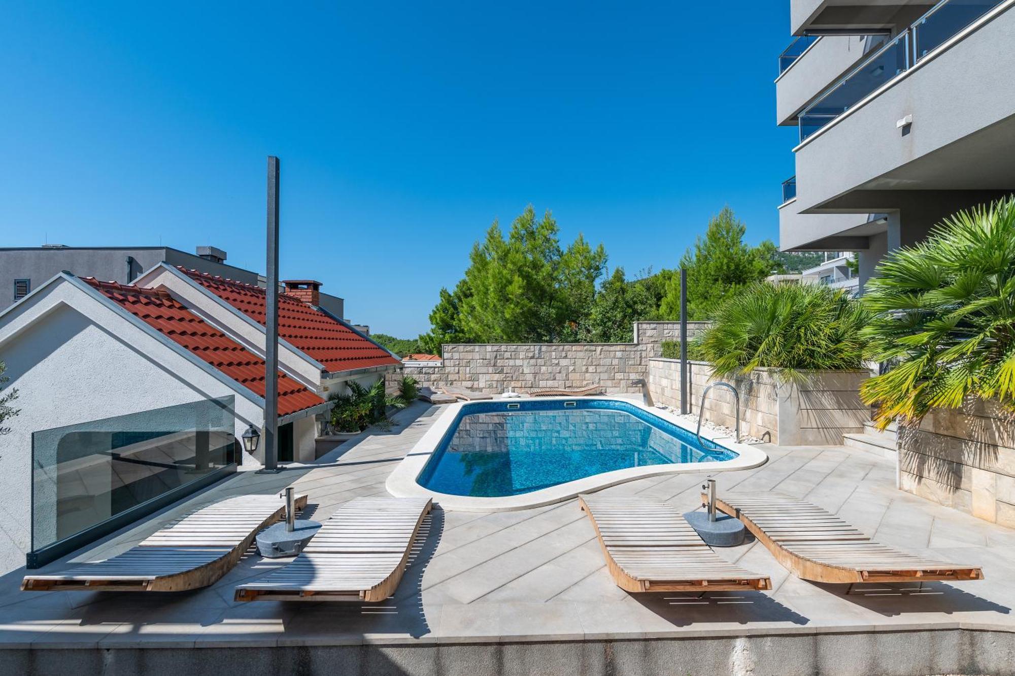 Villa Em มาคาร์สกา ภายนอก รูปภาพ