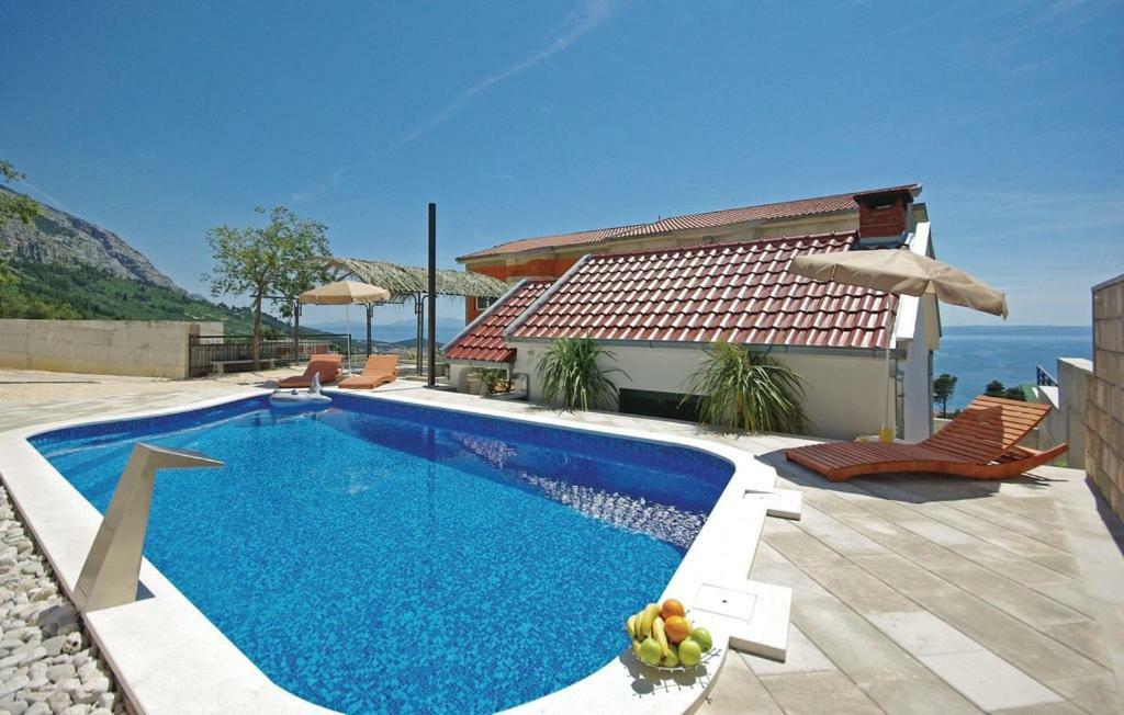 Villa Em มาคาร์สกา ภายนอก รูปภาพ